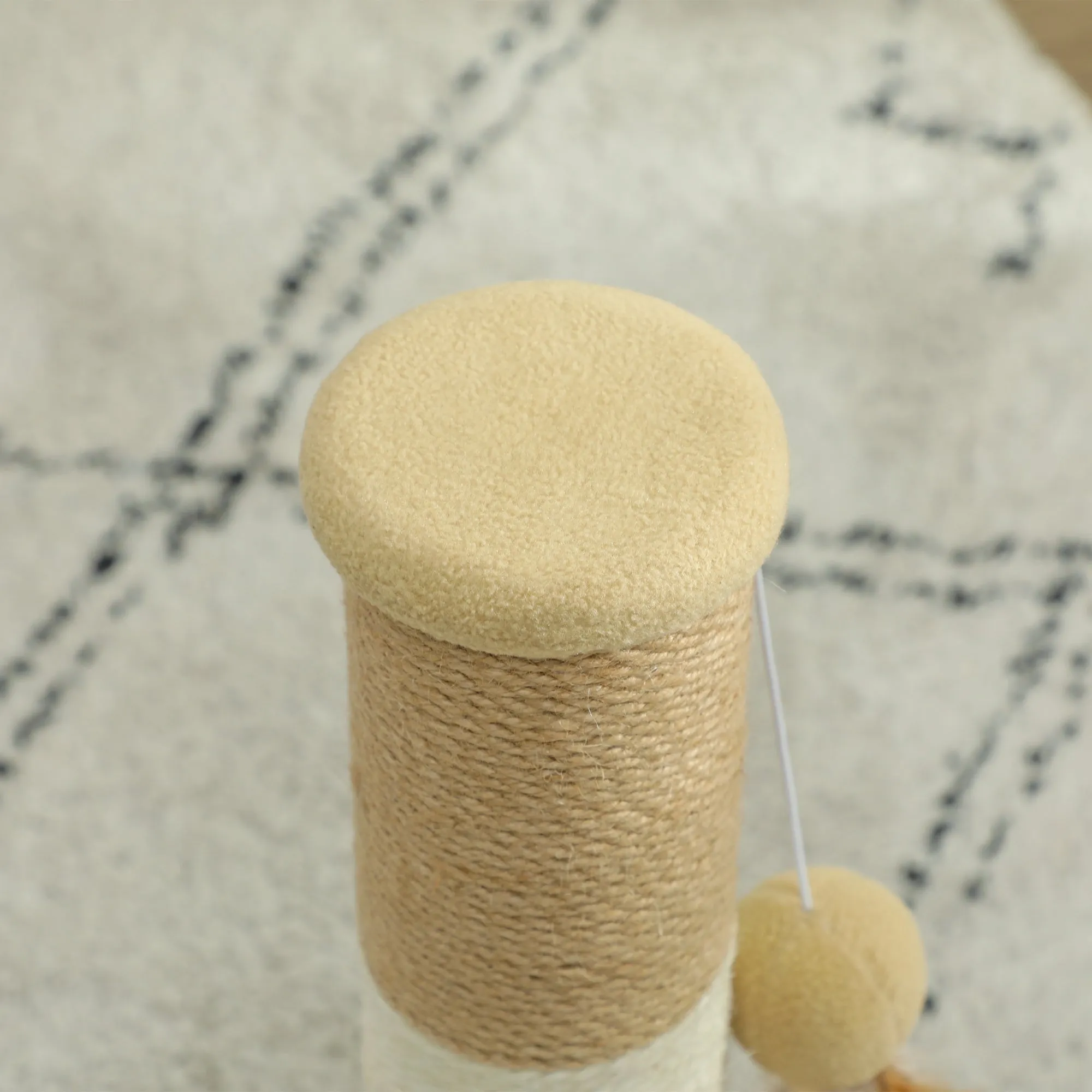 47cm Tall Cat Scratching Post for Indoor Cats, with Sisal Rope, Brown