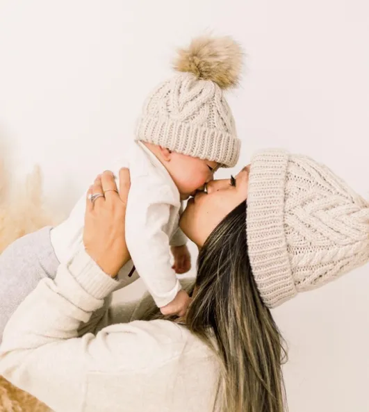 Huggalugs - Cable Knit Pom Beanie in Oatmeal